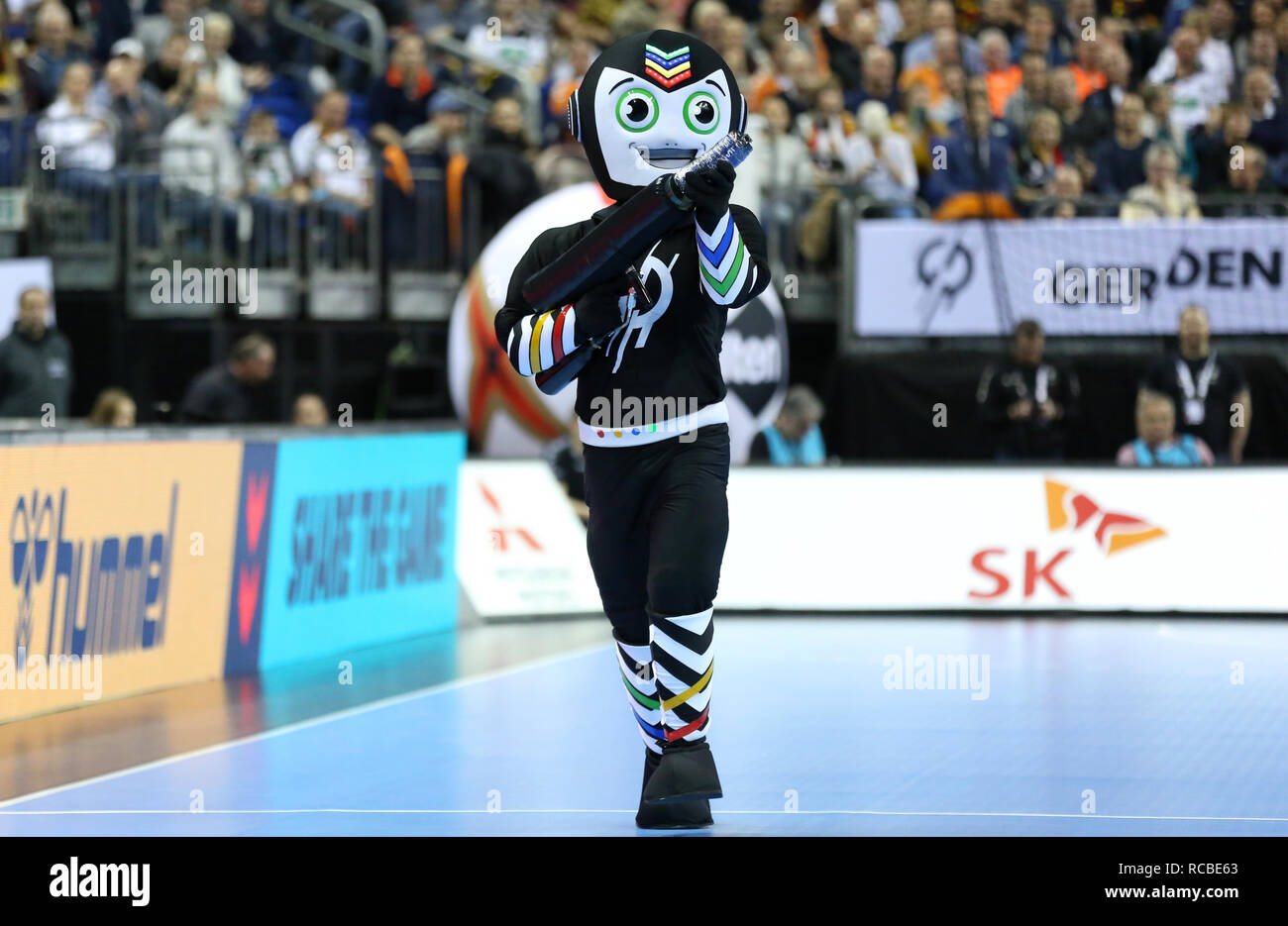 Berlin, Germany. 14th Jan, 2019. Handball IHF Men's World Championship: The handball world championship's mascott during a time-out Credit: Mickael Chavet/Alamy Live News Stock Photo