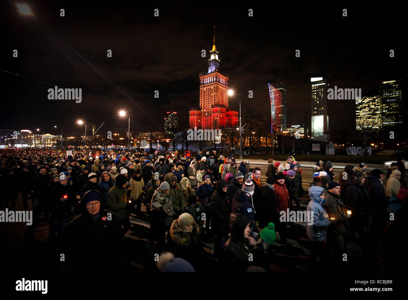 (190115) -- WARSAW, Jan. 15, 2019 (Xinhua) -- People march in commemoration of Pawel Adamowicz, the late Mayor of the Polish port city of Gdansk, in center of Warsaw, Poland, Jan. 14, 2018.     The UN refugee agency, UNHCR, said Monday it is "deeply shocked and saddened" to hear that Pawel Adamowicz has died after being stabbed at a charity event.     Adamowicz launched the Gdansk "Immigrant Integration Model" in 2016, a model that has inspired other Polish cities, said the UN agency.     The agency wrote in February 2018 that the Gdansk Model is a comprehensive program to help refugees and mi Stock Photo