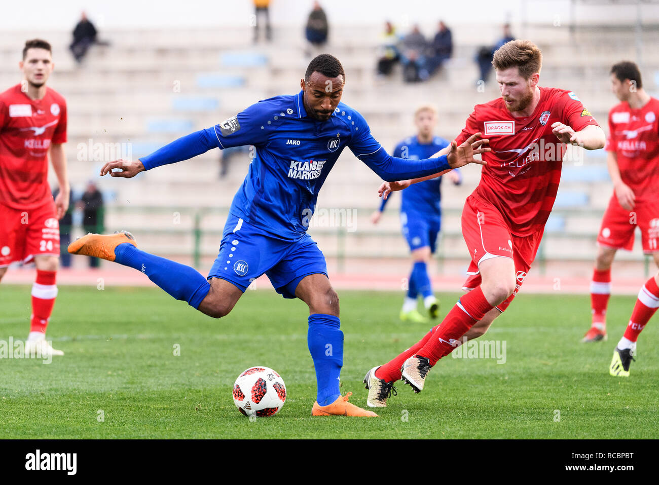 Malaga, Spanien. 15th Jan, 2019. Saliou Sane (KSC) in the duels with Sead Hajrovic (FC Winterthur). GES/Football/3rd League: Test match in training camp: Karlsruher SC - FC Winterthur, 15.01.2019 - Football/Soccer 3rd Division: Test match at training camp: Karlsruher SC - FC Winterthur, Malaga, Jan 15, 2019 - | usage worldwide Credit: dpa/Alamy Live News Stock Photo