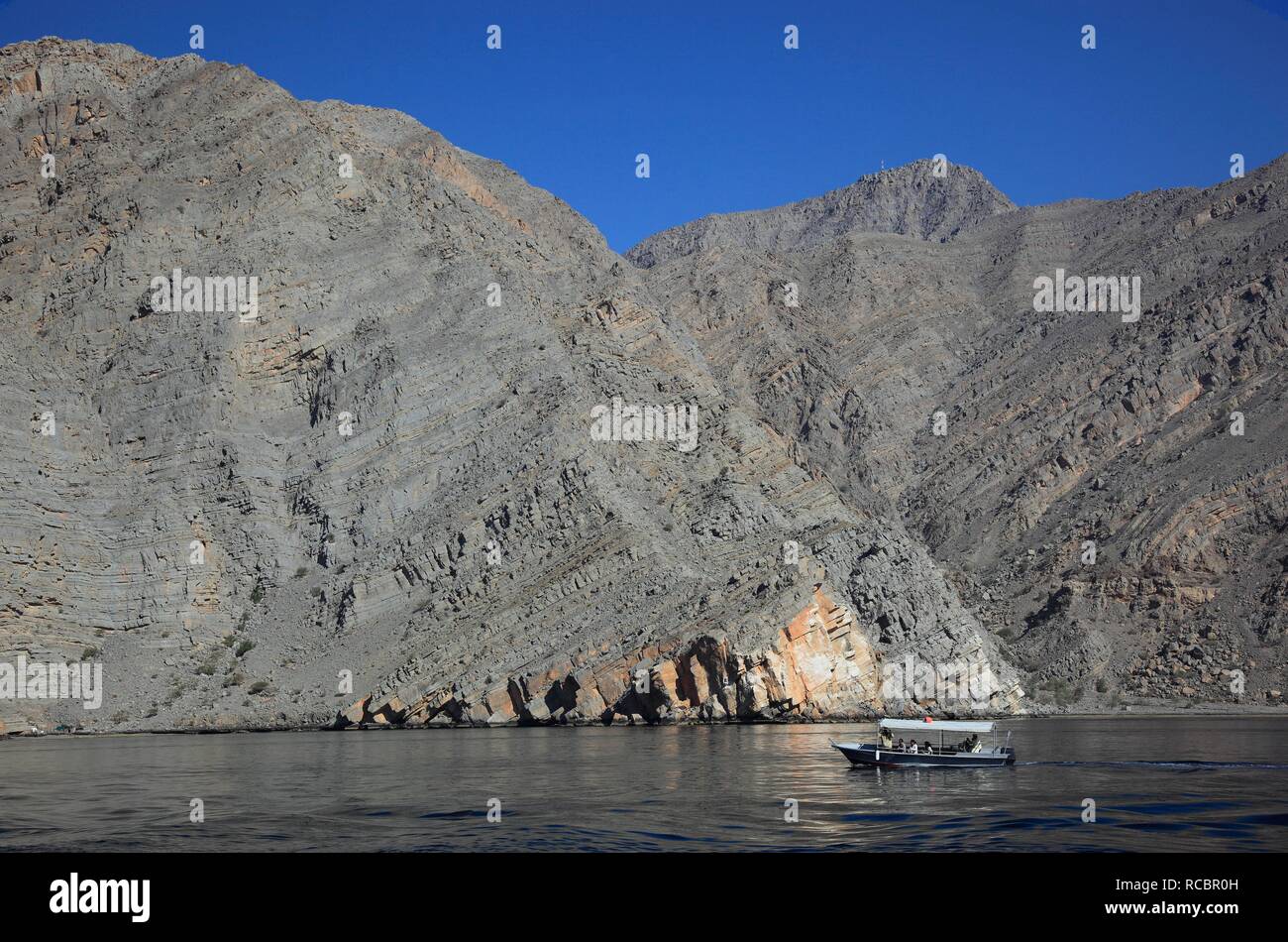 Dhow in the Bays of Musandam, Shimm Strait, in the Omani enclave of Musandam, Oman, Arabian Peninsula, Middle East, Asia Stock Photo