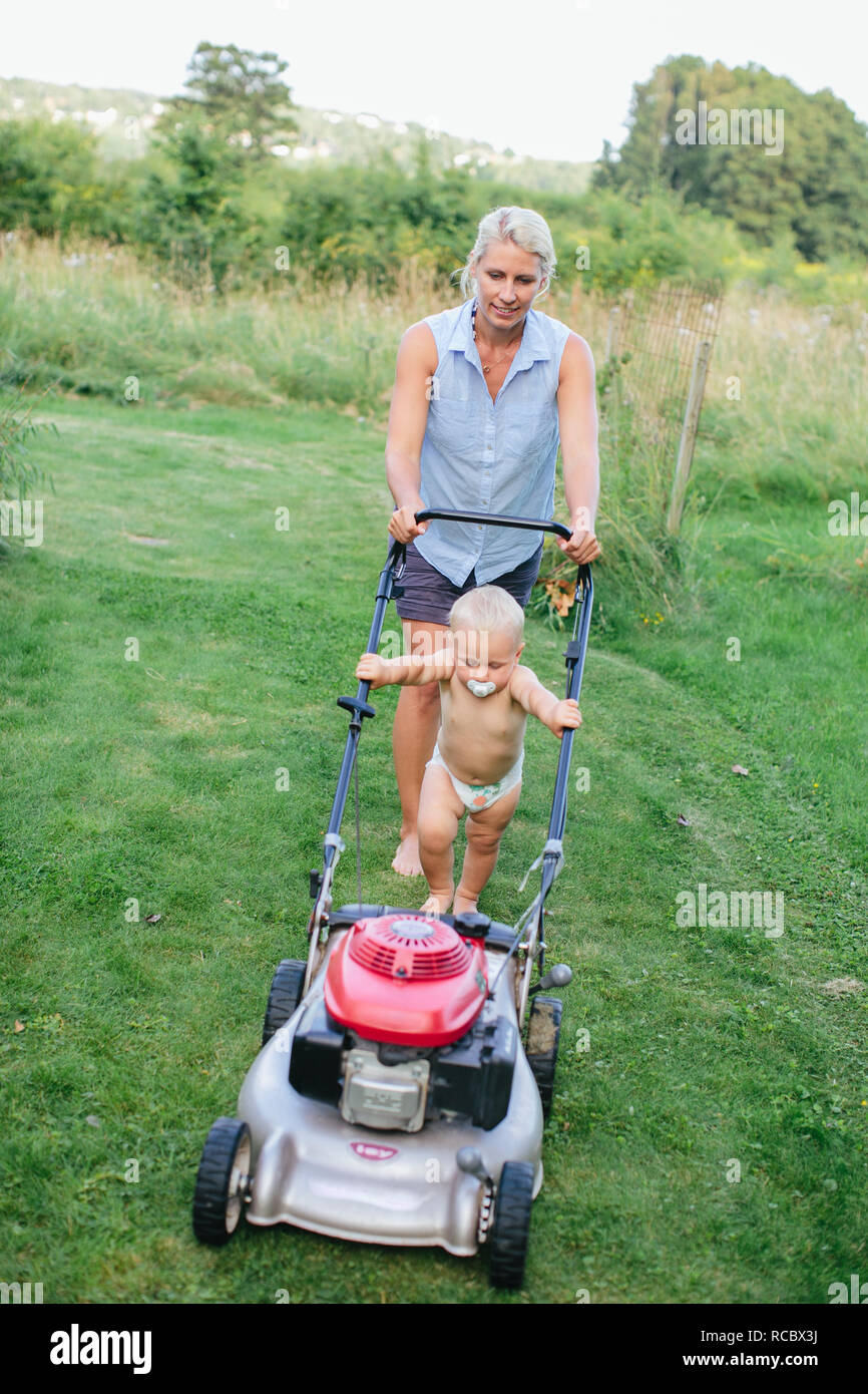 Woman pushing lawn mower hires stock photography and images Alamy