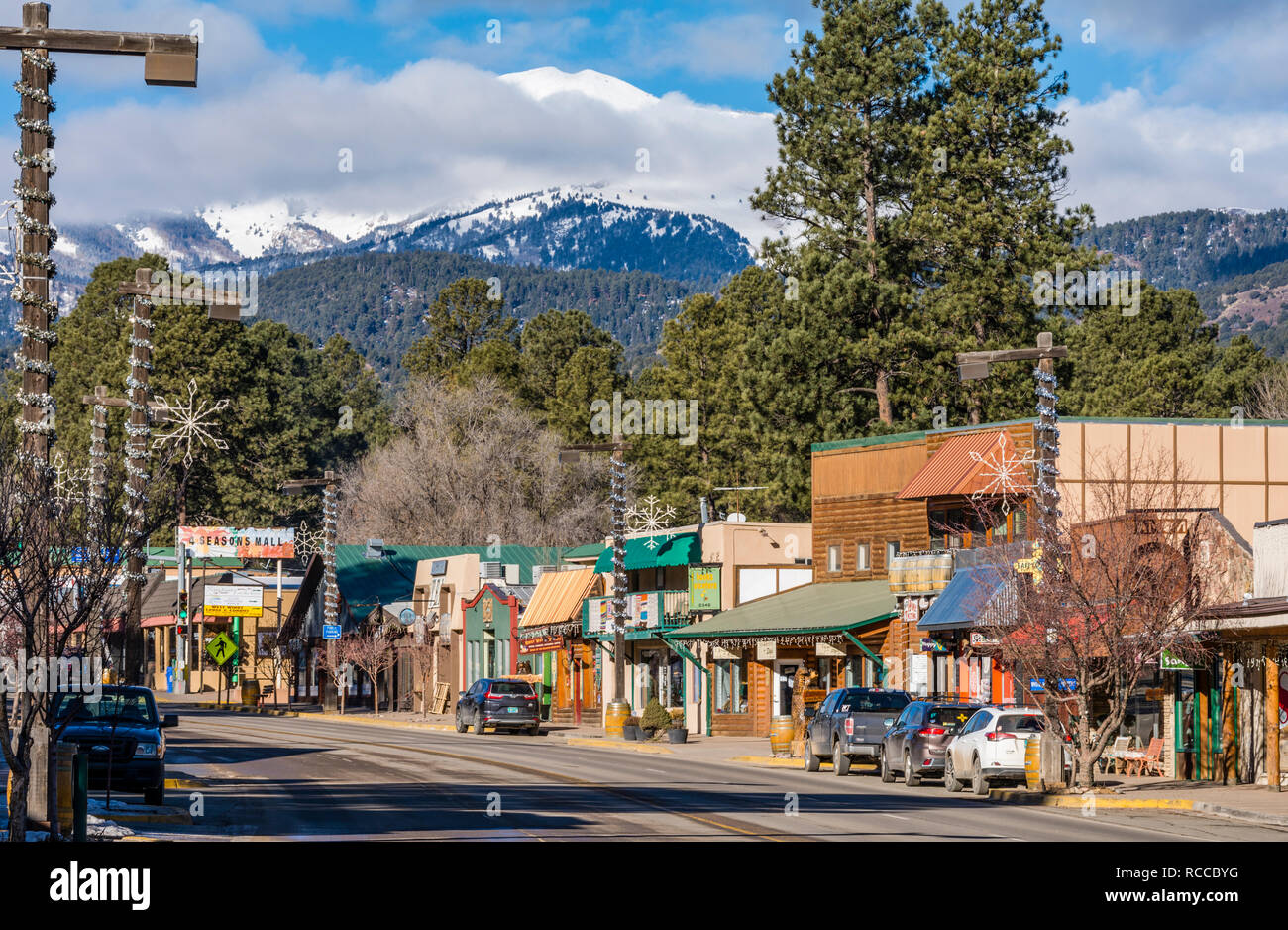 Ruidoso, New Mexico, USA, village shops, street view and Sierra Blanca mountain peak in the snowcapped Sacramento Mountains. Stock Photo