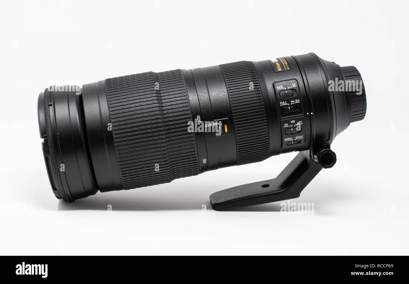 Reading, United Kingdom - December 30 2018: A Nikon 200-500mm f5.6 ED VR  super telephoto Lens Stock Photo - Alamy