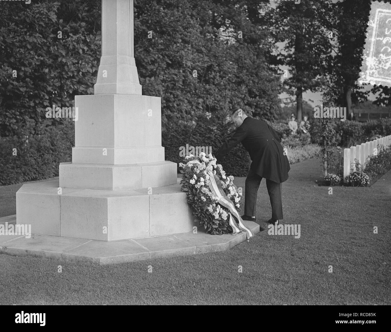 Airborne herdenking, kranslegging door ..., Bestanddeelnr 907-3325. Stock Photo