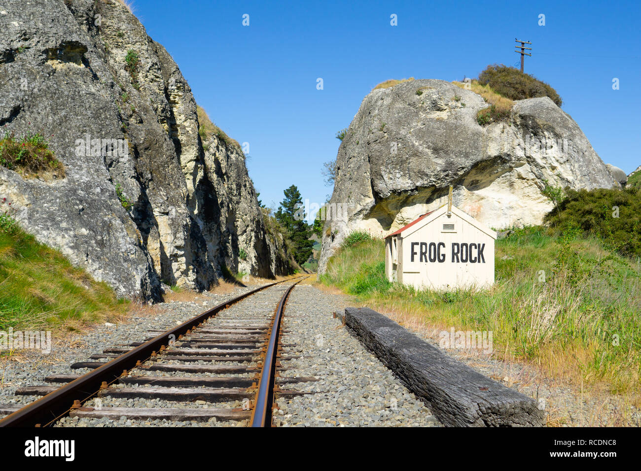 Railway lines through gorge, between large rock outcrops past old disused Frog Rock Station in Waipara Valley north Canterbury New Zealand. Stock Photo