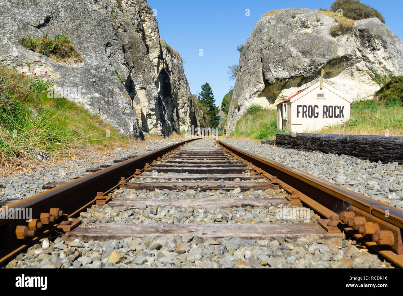 Railway lines through gorge, between large rock outcrops past old disused Frog Rock Station in Waipara Valley north Canterbury New Zealand. Stock Photo