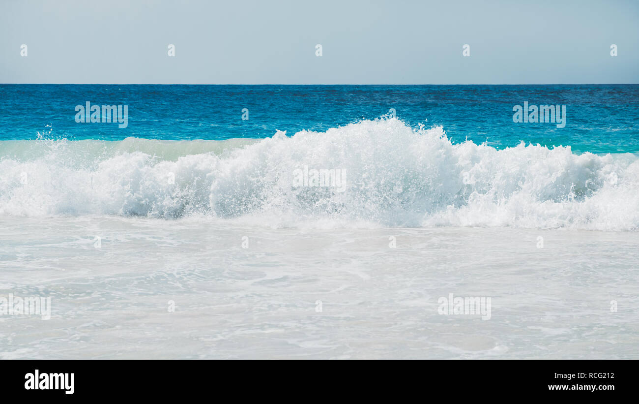 Transparent ocean waves white sandy hi-res stock photography and images ...