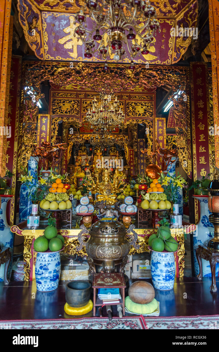 Altar ibuddhist temple hi-res stock photography and images - Alamy