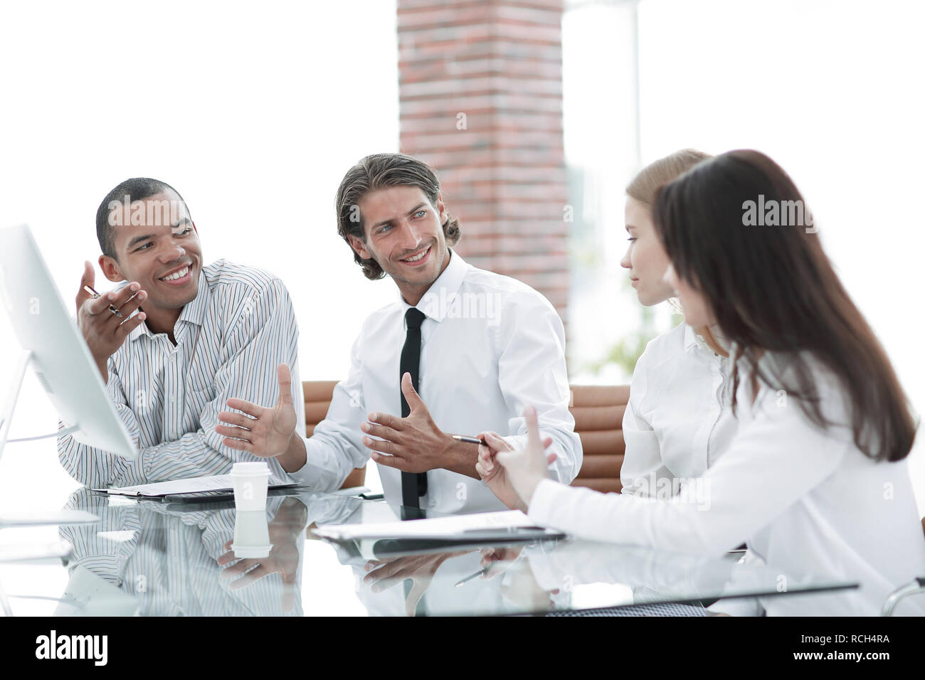 The charismatic leader. деловая встреча. Holding a meeting. тренинг менеджер. планирование.