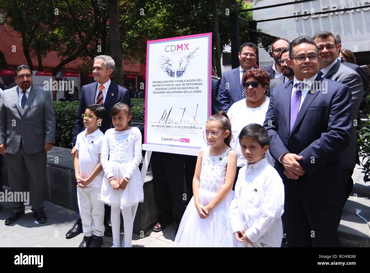 Alas de Paz ii (35596531902 Stock Photo Alamy