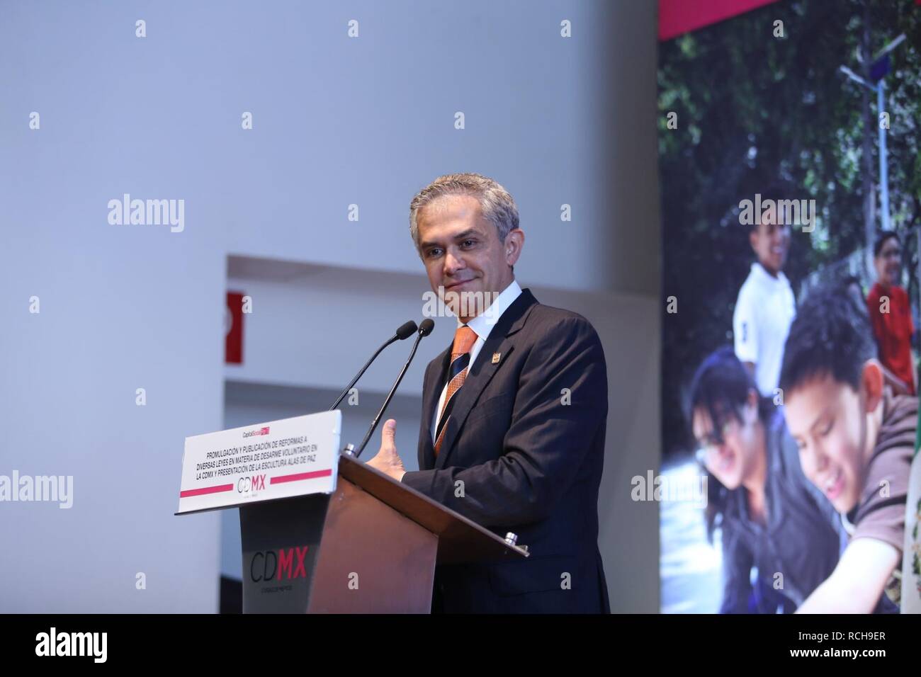 Alas de paz hires stock photography and images Alamy