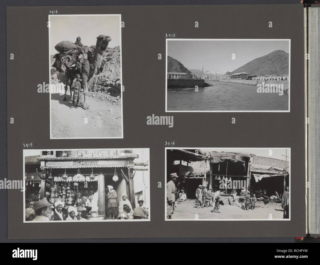 Albumblad met vier fotos. linksboven Nomaden met hun dromedaris. rechtsboven , Bestanddeelnr 38 06. Stock Photo