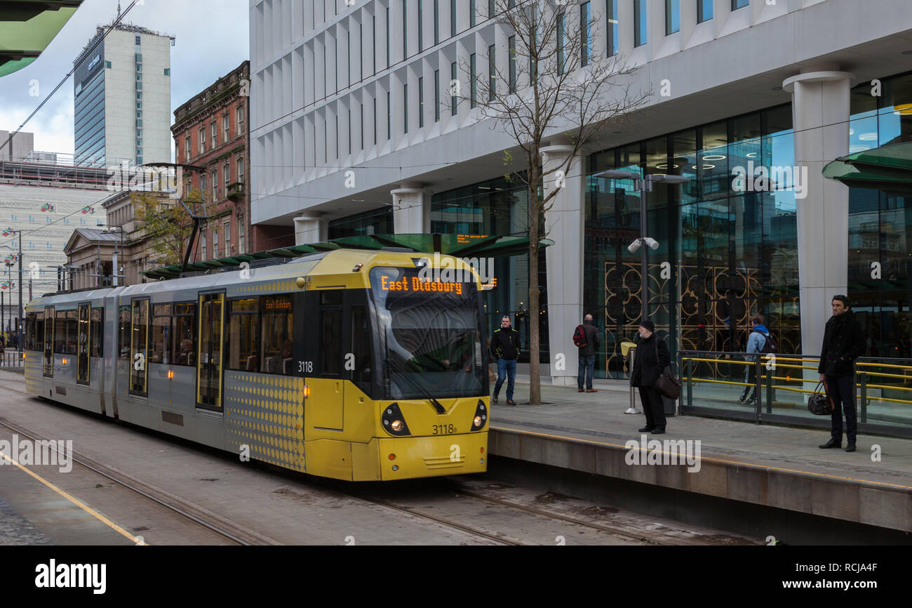 Metrolink ticket machine hi-res stock photography and images - Alamy