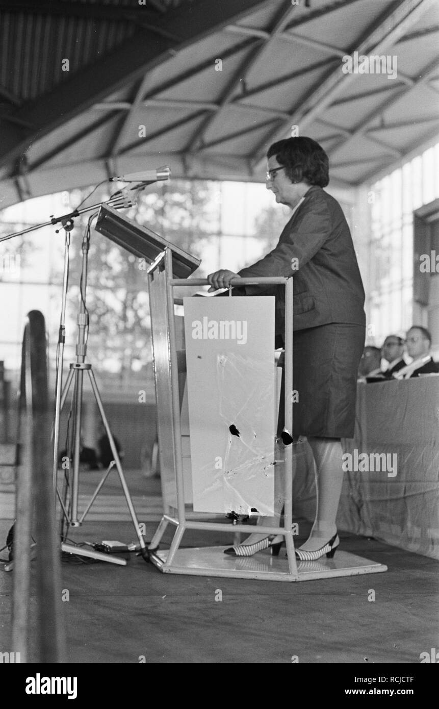 Ledenvergadering vpro expohal hilversum hires stock photography and