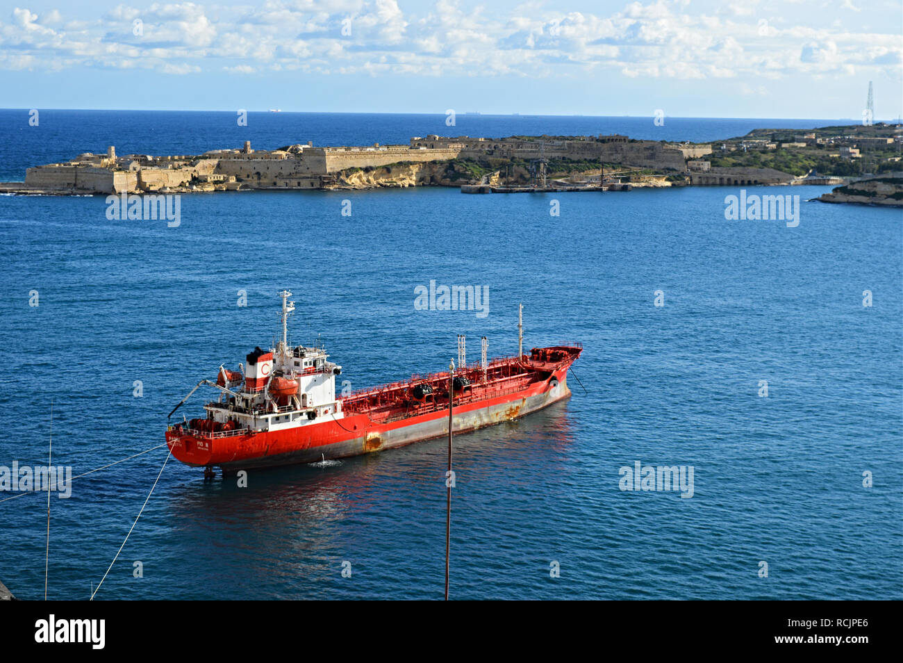Capital goods ship hi-res stock photography and images - Alamy