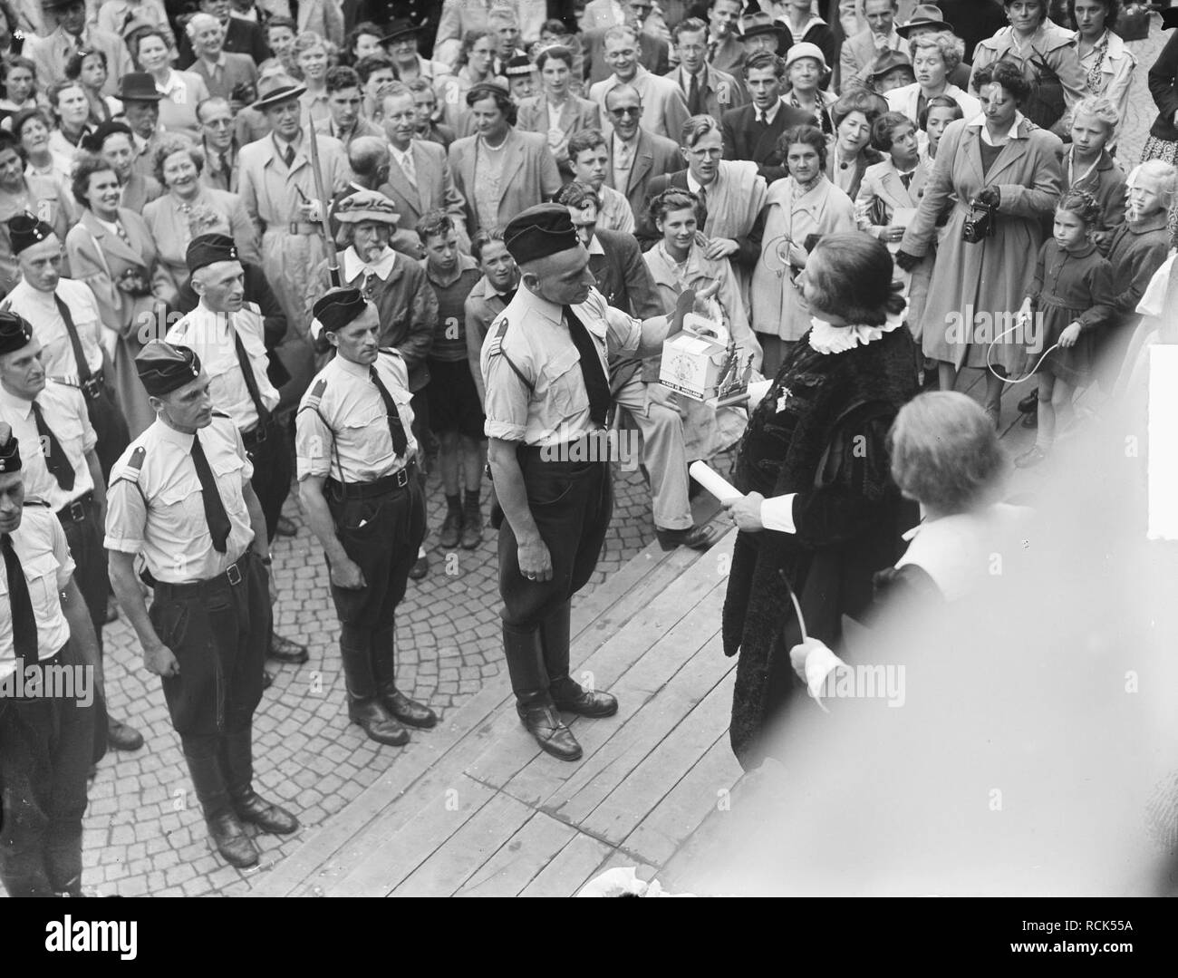 Alkmaarse politie in Damstad, Bestanddeelnr 904-0751. Stock Photo