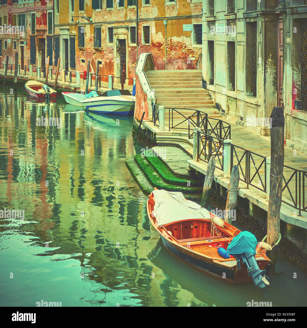 Vintage canal boats hi-res stock photography and images - Alamy