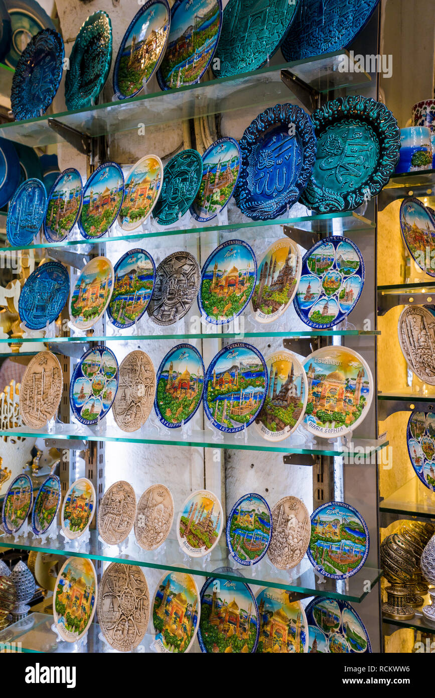 Grand Bazaar souvenir shop in Istanbul, Turkey Stock Photo - Alamy