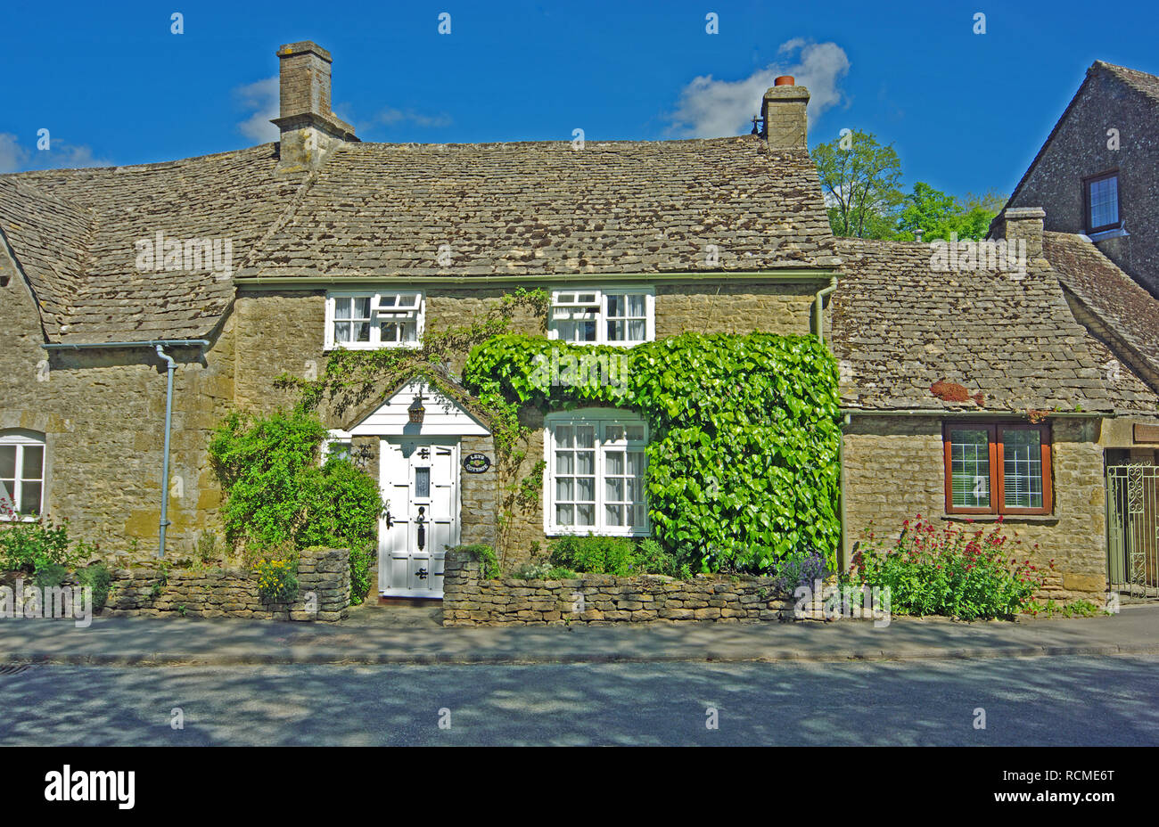 Cottage, Lower Swell, Cotswold, Oxfordshire Stock Photo Alamy