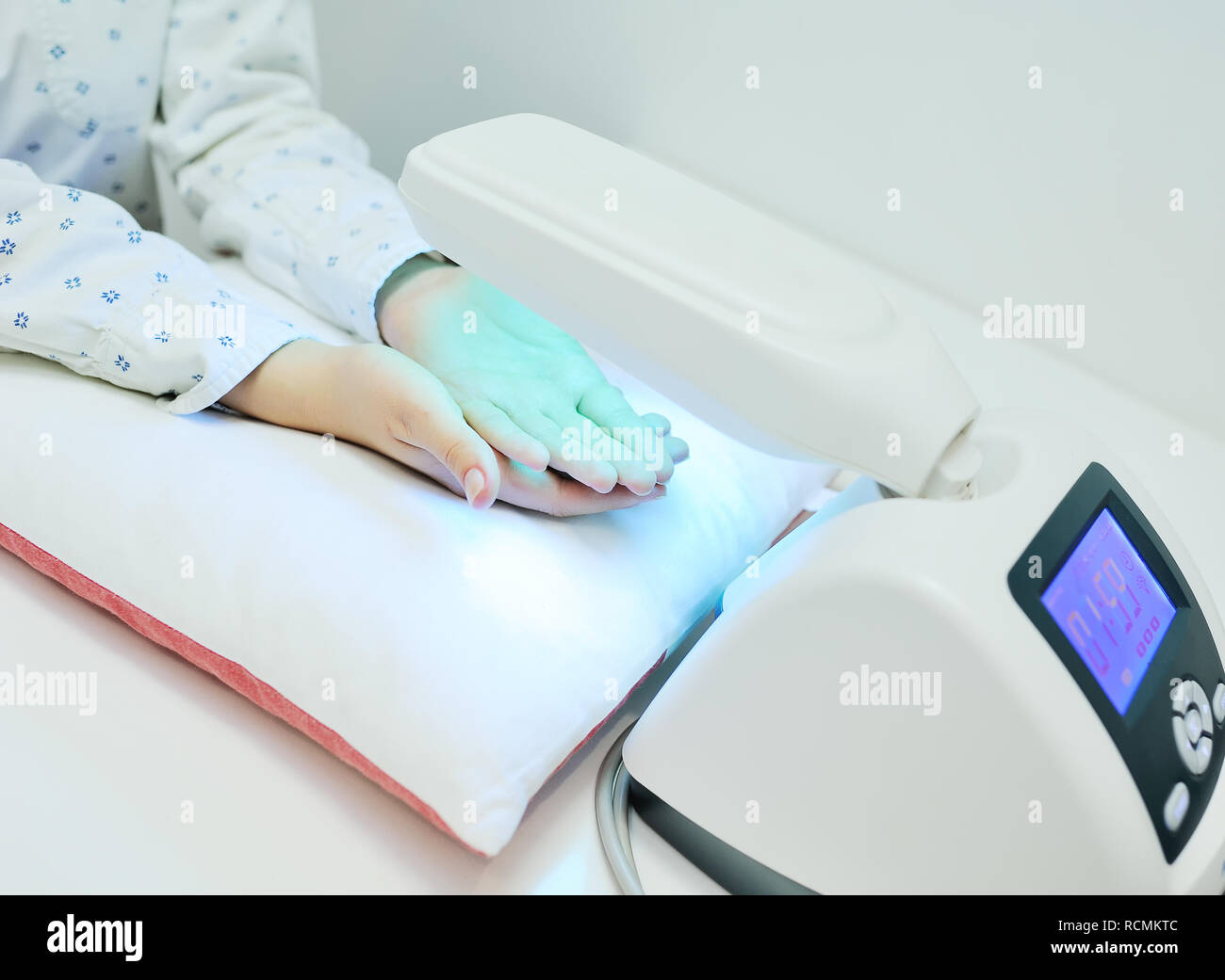 doctor spends psoriasis treatment using ultraviolet lamps and phototherapy. Stock Photo