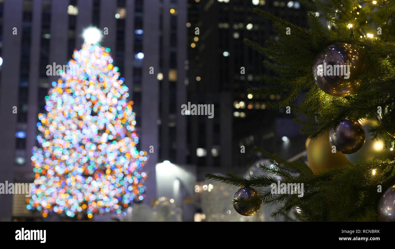 Famous and spectacular Christmas tree in New York Stock Photo Alamy