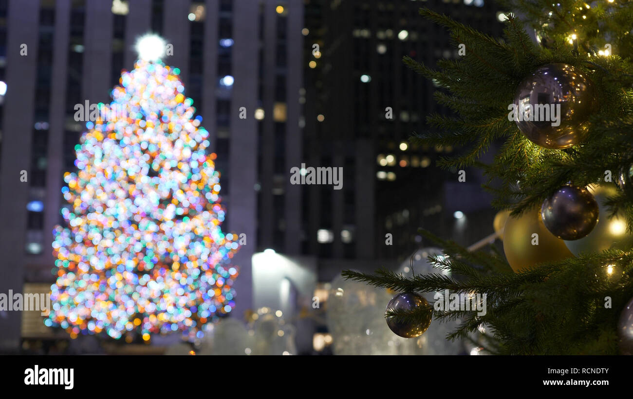 Famous and spectacular Christmas tree in New York Stock Photo Alamy