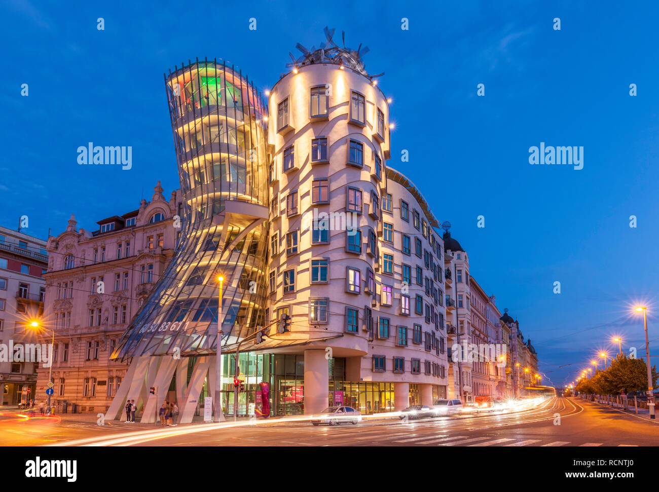 Dancing house Prague by architect Frank Gehry Tančící dům Prague Czech Republic EU Europe night Stock Photo