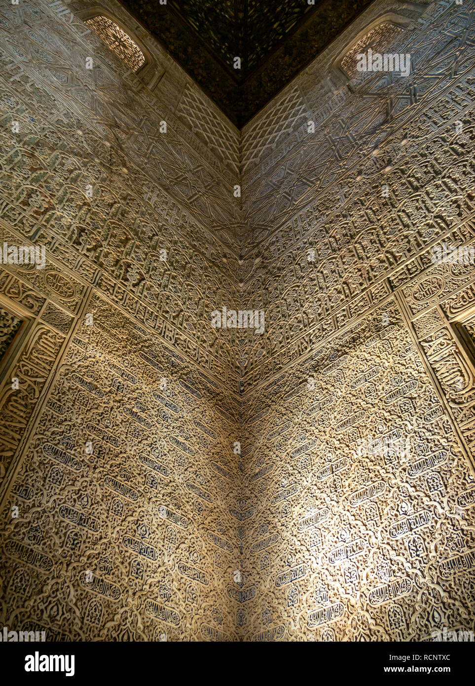 Interior walls of Hall of the Ambassadors, Comares Tower, Nasrid Palace, Alhambra, Granada, Andalusia, Spain Stock Photo