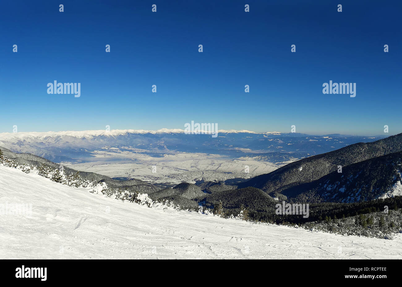 Mountain panorama snow ski hi-res stock photography and images - Alamy