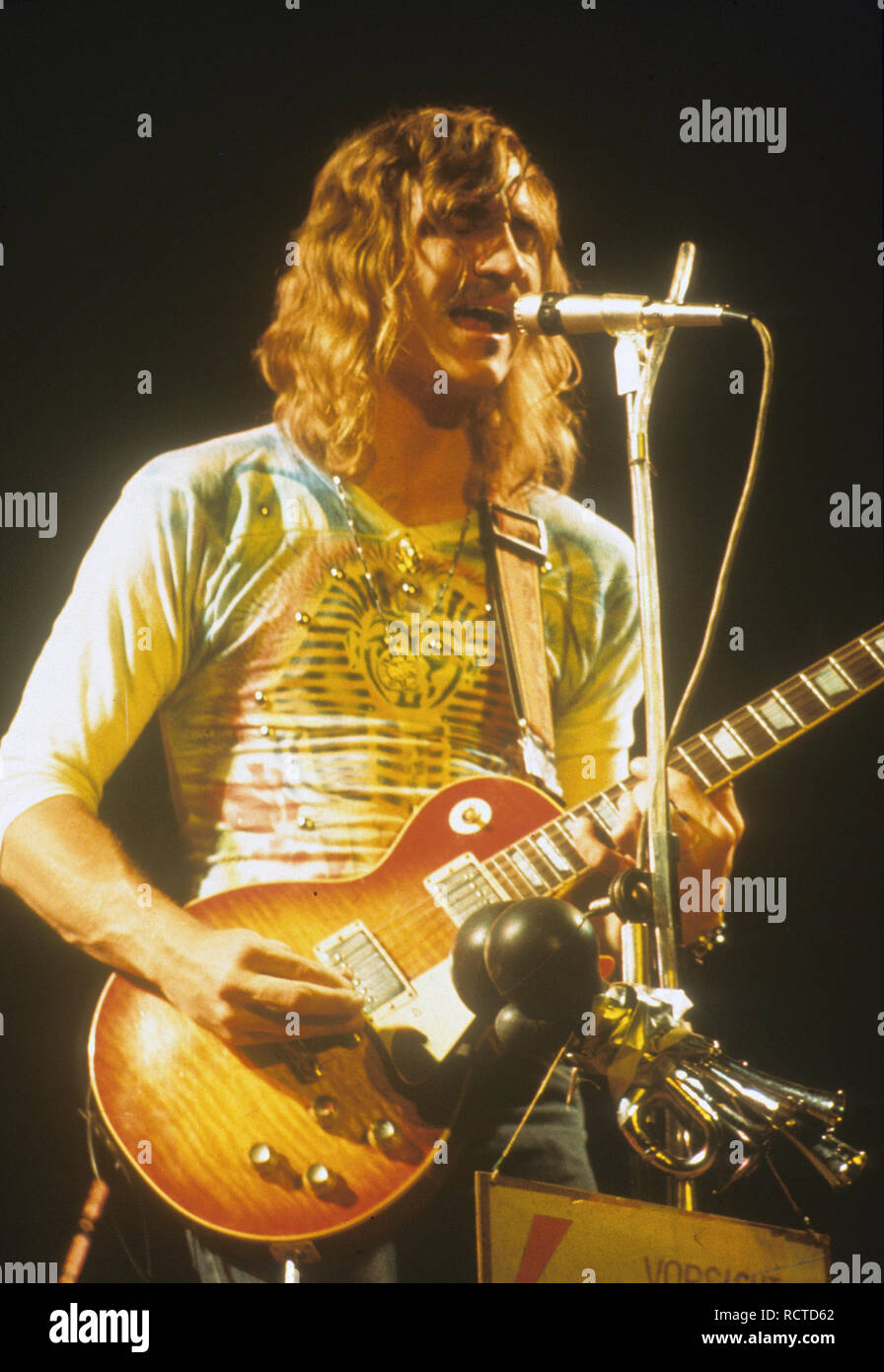 THE EAGLES US rock group with Joe Walsh about 1973 Stock Photo Alamy