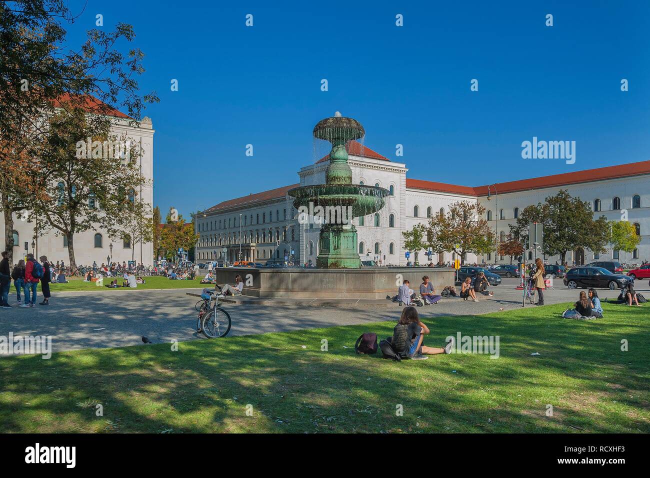 The Geschwister-Scholl-Platz with its fountain, forecourt of the Ludwig-Maximilians-University, Munich, Upper Bavaria, Bavaria Stock Photo