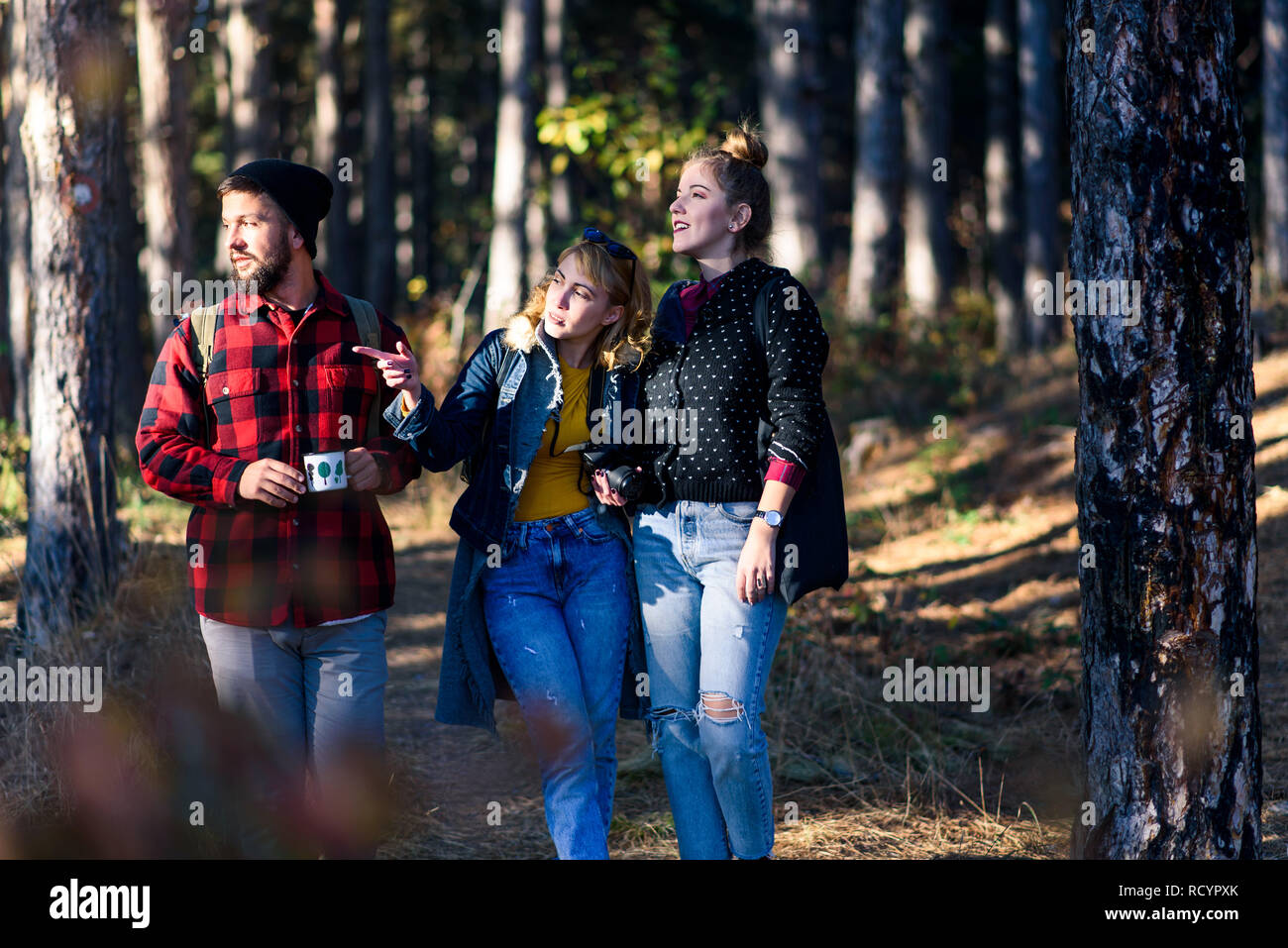 Group of people on a hiking trail hi-res stock photography and images ...