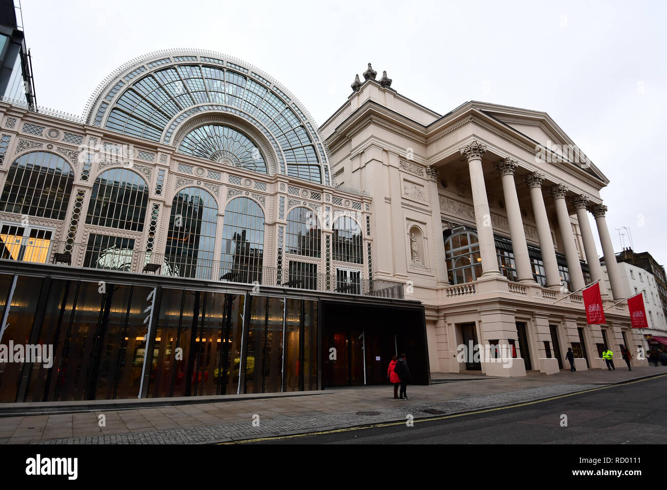 Театр ковент гарден в лондоне. Театр в лондоне гарден. Ковент гарден в лондоне. Лондон опера ковент гарден. Королевский театр ковент-гарден.