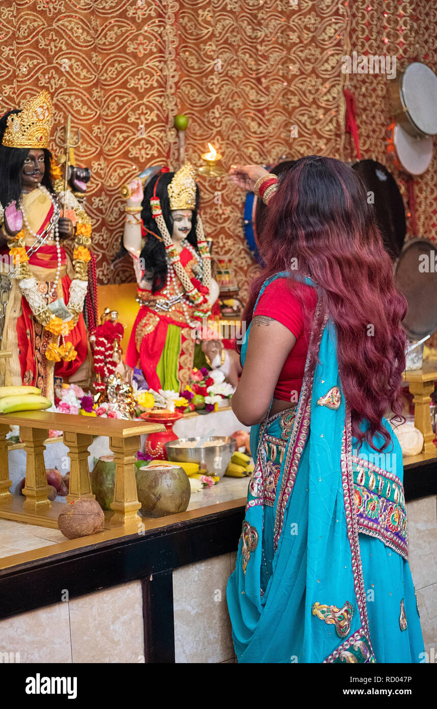 Hindu ritual vertical hi-res stock photography and images - Alamy