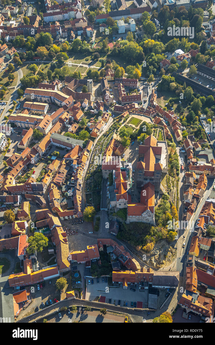 Aerial view, overview castle museum Quedlinburg, Schlosstor, old town with Burgberg-Sankt Wiperti-Münzenberg, castle mountain, Quedlinburg old town, d Stock Photo