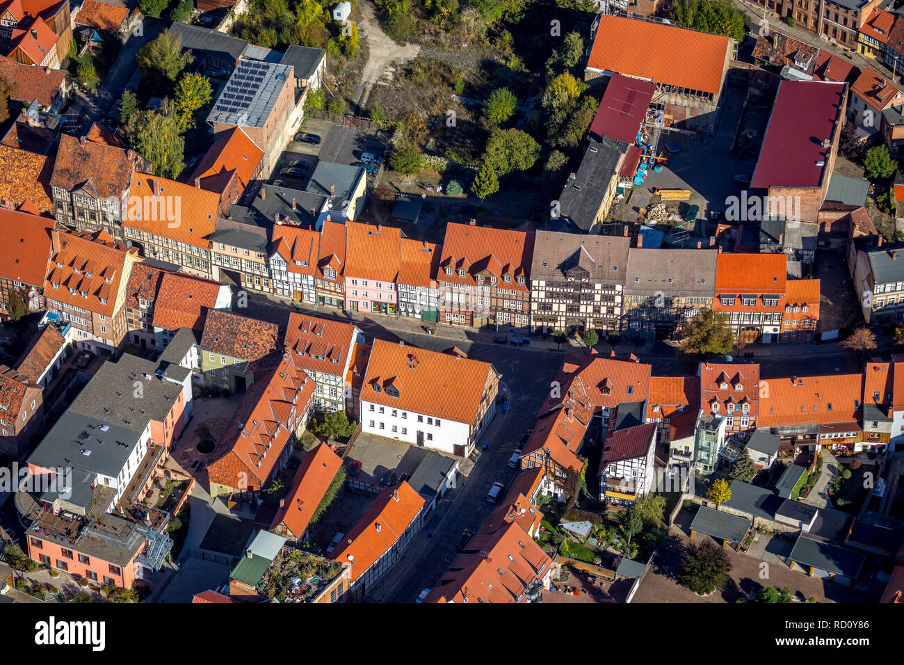 Aerial view, residential area, half-timbered houses near Sankt Nikolaikirche, Quedlinburg-Neustadt, Quedlinburg, Harz district, Saxony-Anhalt, Germany Stock Photo