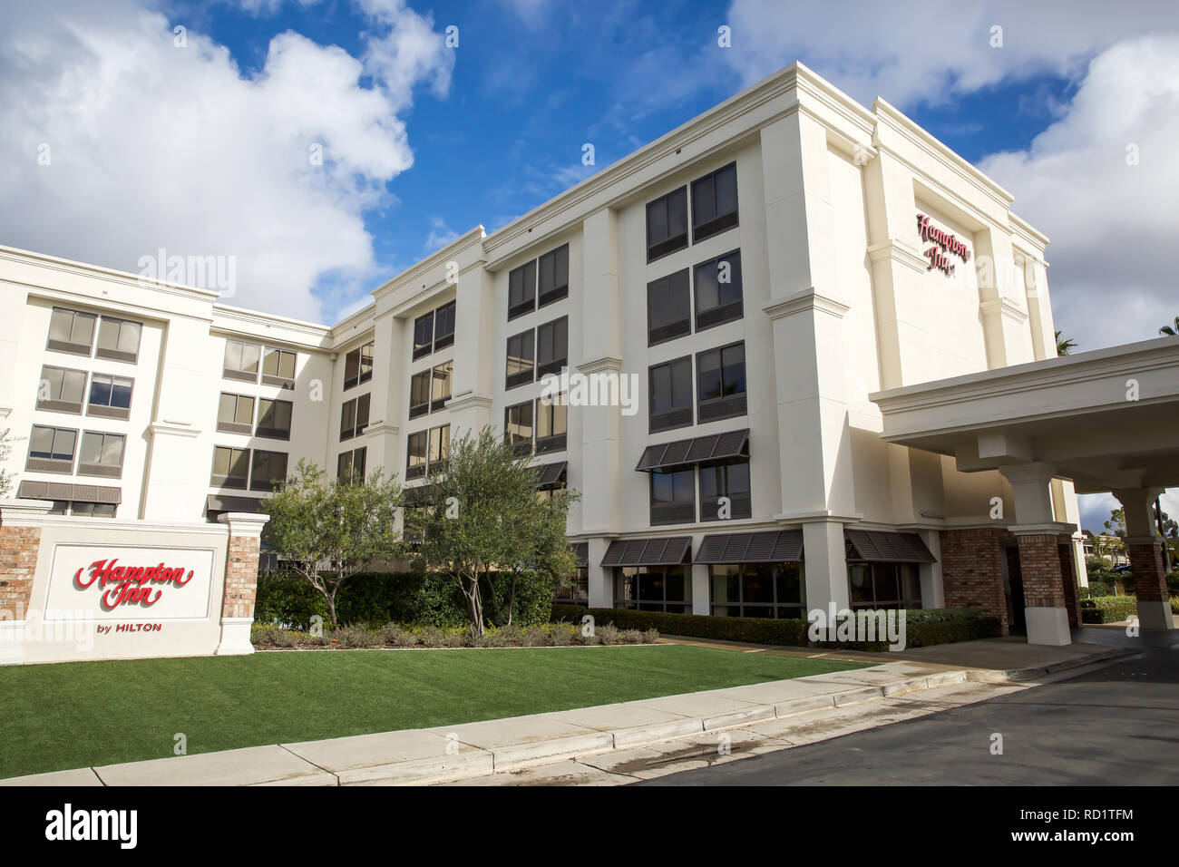 HAMPTON INN SAN DIEGOKEARNY MESA with blue skies Stock Photo Alamy