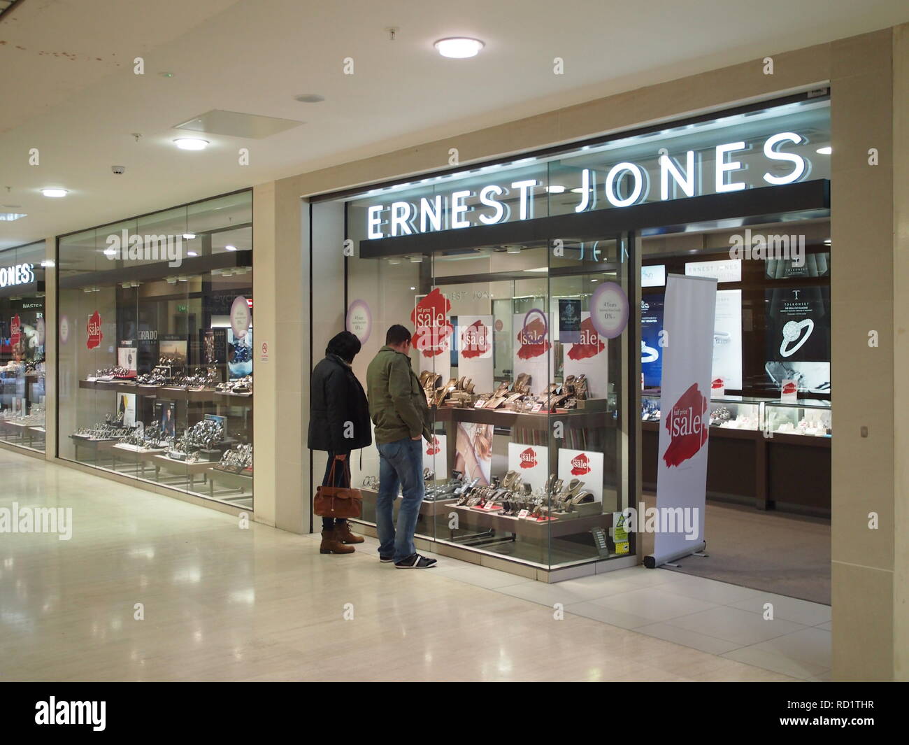 Ernest Jones jewellery shop in Milton Keynes shopping centre Stock Photo