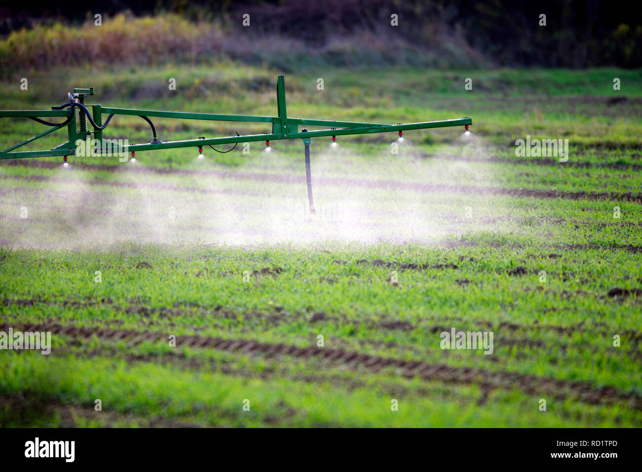 Application of plant protection agents on a field in Hamburg, Germany, Einsatz von