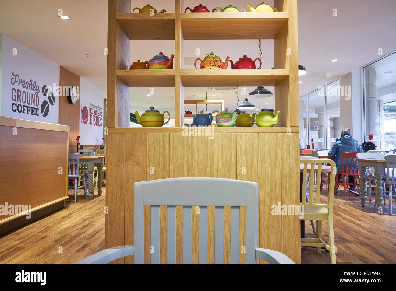 Showcase tables hires stock photography and images Alamy