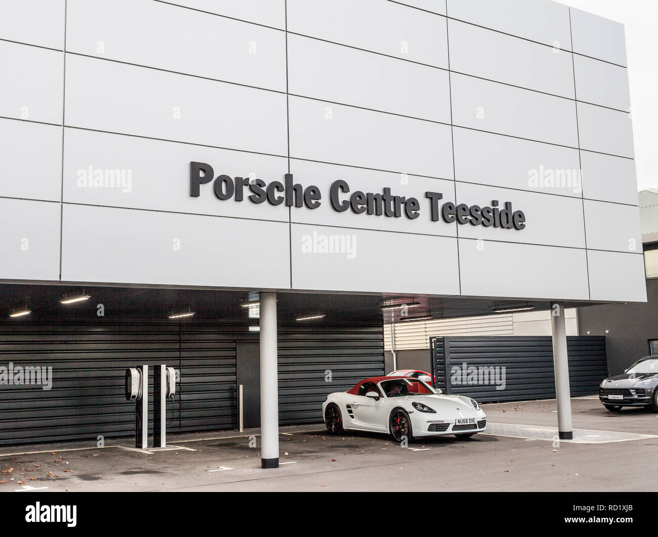 Porsche Car Showrooms Hi res Stock Photography And Images Alamy porsche-car-showrooms-hi-res-stock-photography-and-images-alamy