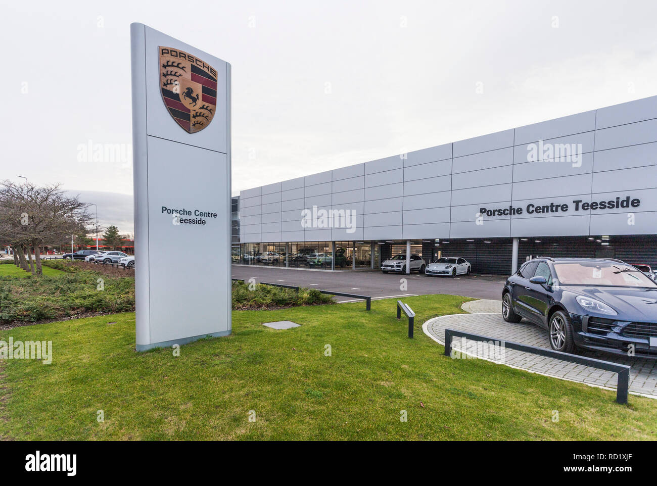 Porsche Car Showrooms Hi res Stock Photography And Images Alamy porsche-car-showrooms-hi-res-stock-photography-and-images-alamy
