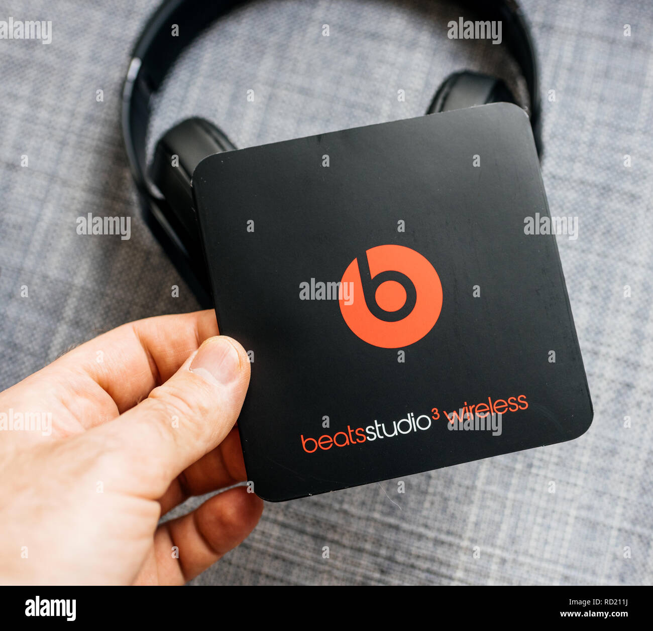 PARIS, FRANCE - MAR 31, 2018: Man unboxing new Apple Beats By Dr Dre Beats  Studio 3 Wireless headphones with Pure Adaptive Noise Canceling Pure ANC -  holding instruction manual Stock Photo - Alamy