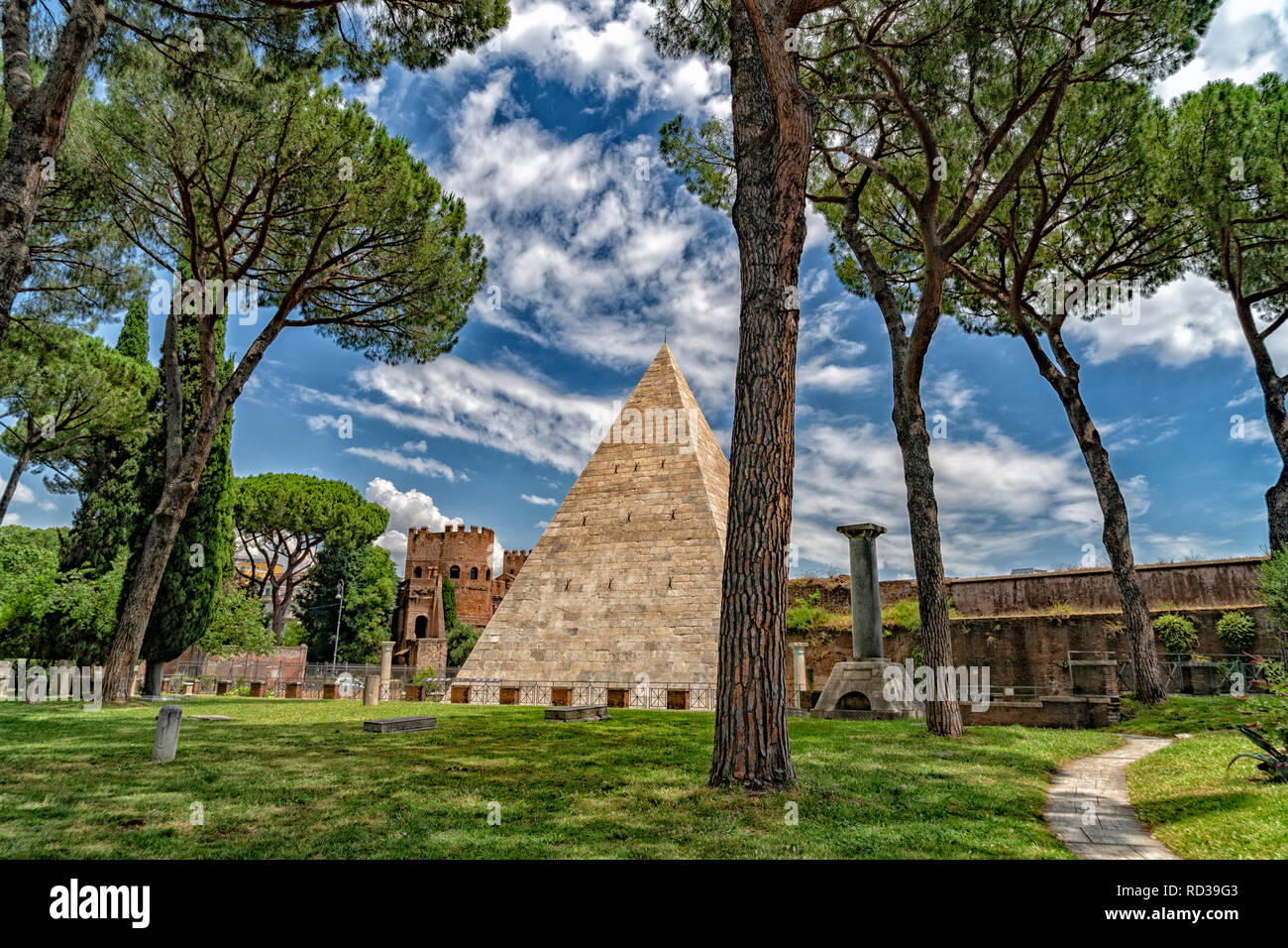 Cestius Cestius pyramid hi-res stock photography and images - Alamy