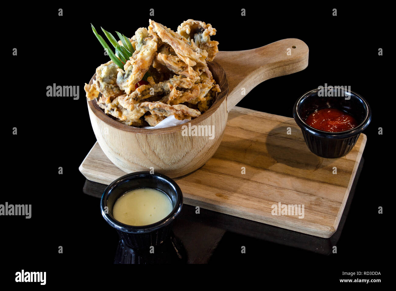 Deep fried chicken wings with chili and garlic dips Stock Photo Alamy