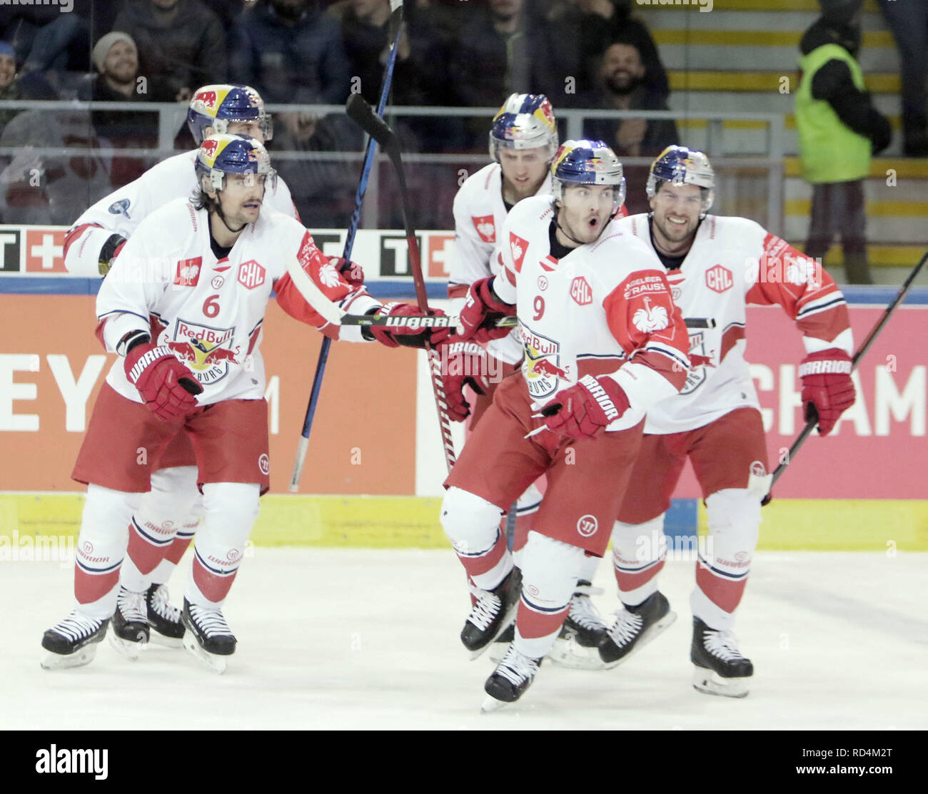 Salzburg, Austria. 16th Jan, 2019. from left in front Alexander PALLESTRANG  (Salzburg), the shooter of the first goal Alexander RAUCHENWALD (Salzburg),  .Champions Hockey League 2018/19, Red Bull Salzburg vs Red Bull Muenchen,