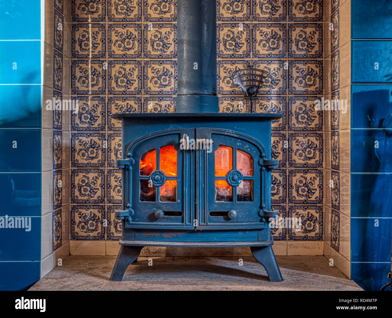Wirksworth, UK. 17th Jan, 2019. UK Weather: An old log-burning stove warming a farm house on a cold January day, maybe under-threat from Michael Gove's Clean Air Strategy, Wirksworth, Derbyshire Dales Credit: Doug Blane/Alamy Live News Stock Photo