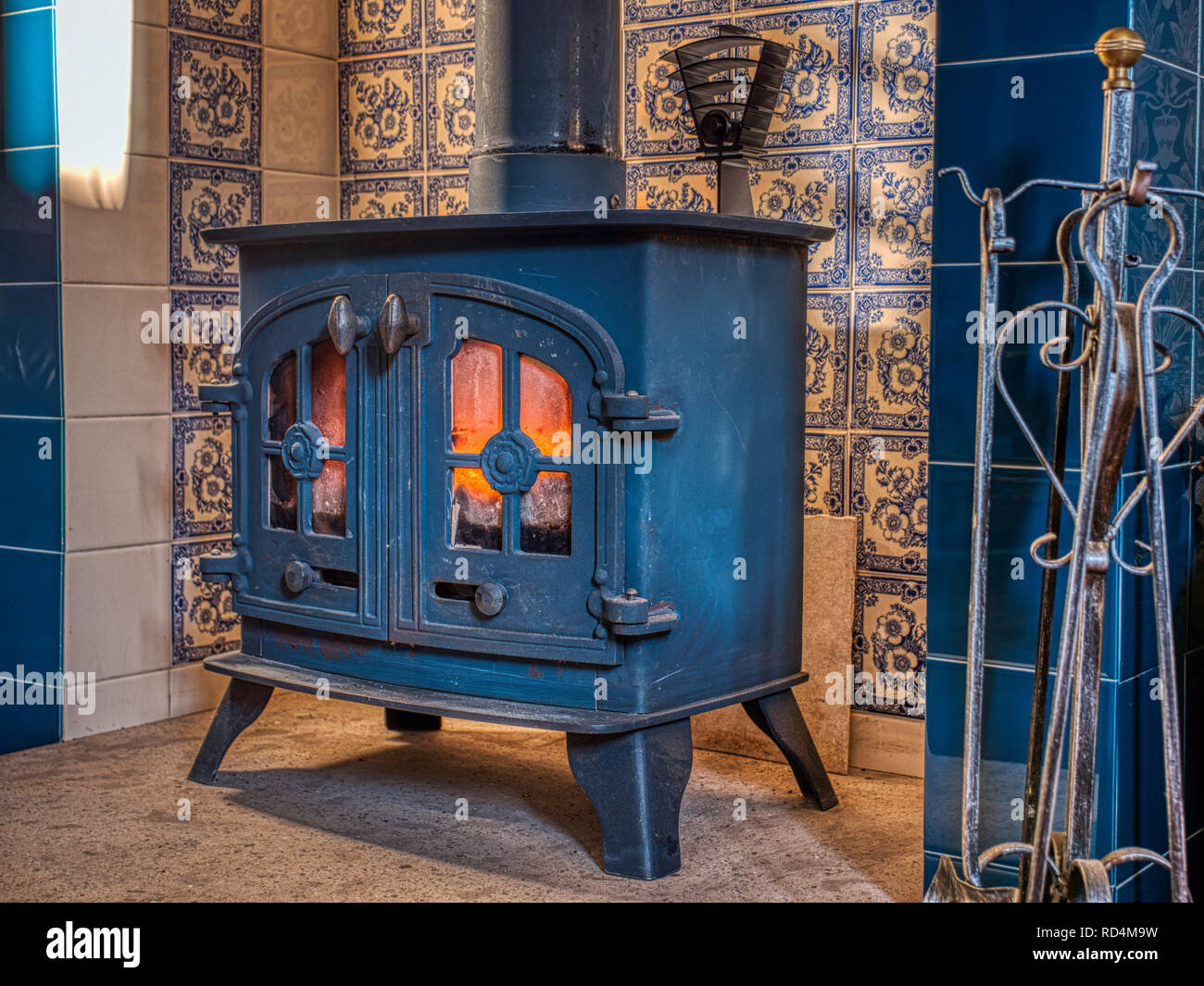 Wirksworth, UK. 17th Jan, 2019. UK Weather: An old log-burning stove warming a farm house on a cold January day, maybe under-threat from Michael Gove's Clean Air Strategy, Wirksworth, Derbyshire Dales Credit: Doug Blane/Alamy Live News Stock Photo
