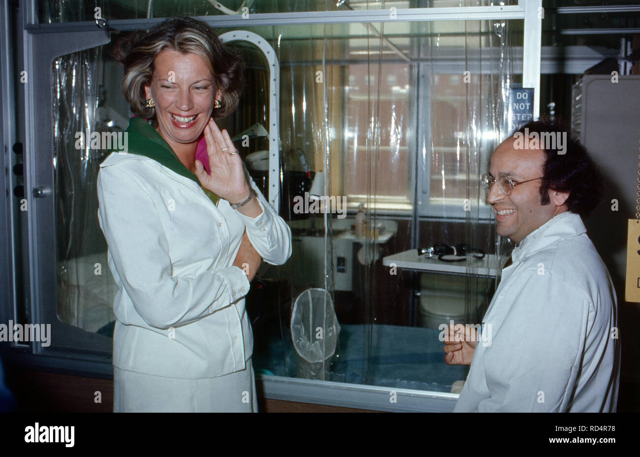 Dr. Mildred Scheel besucht als Schirmherrin der Deutschen Krebshilfe