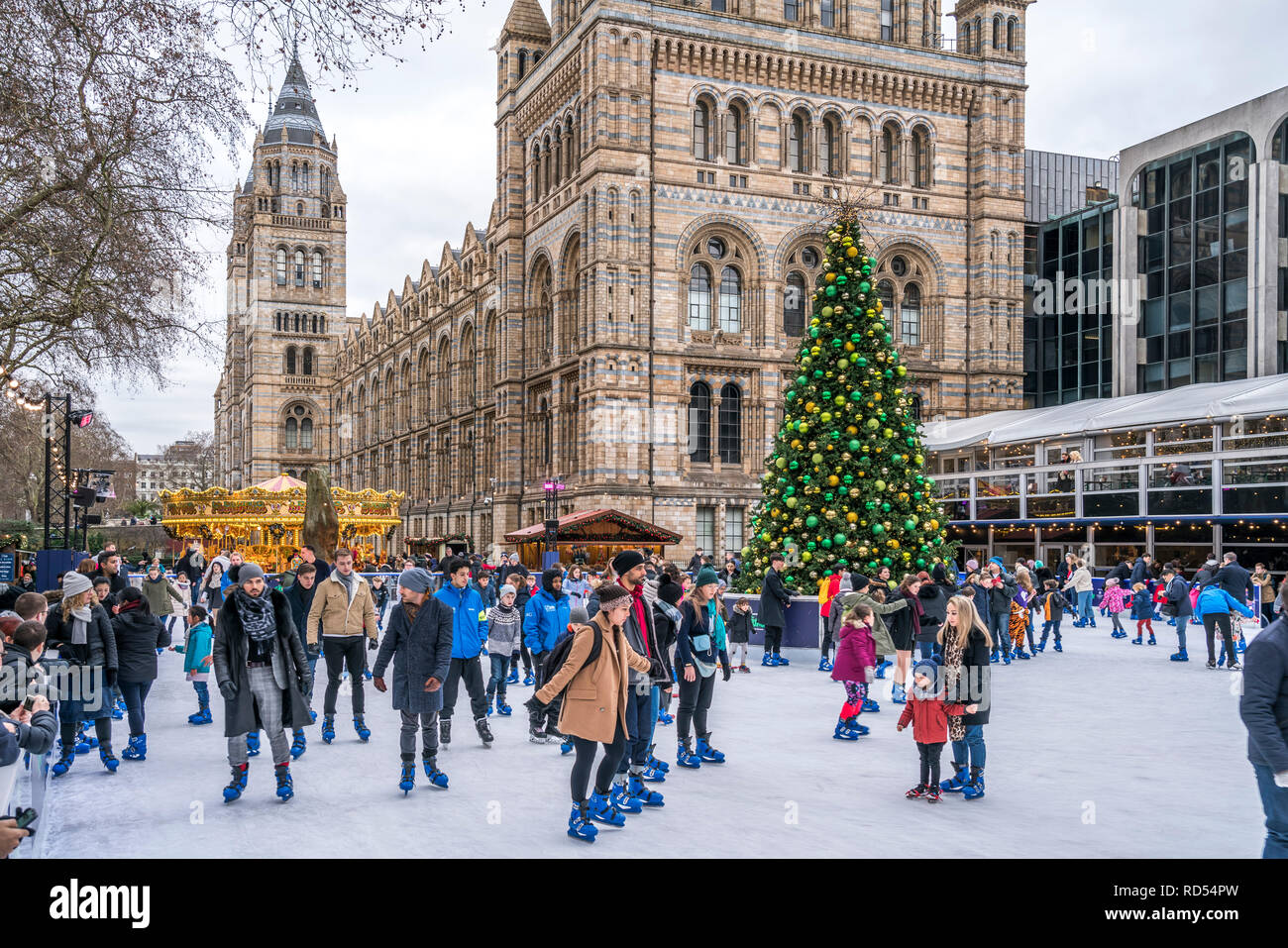 Die Eisbahn am Natural History Museum, London, Vereinigtes Königreich Großbritannien, Europa |  Natural History Museum Ice Rink, London, United Kingdo Stock Photo